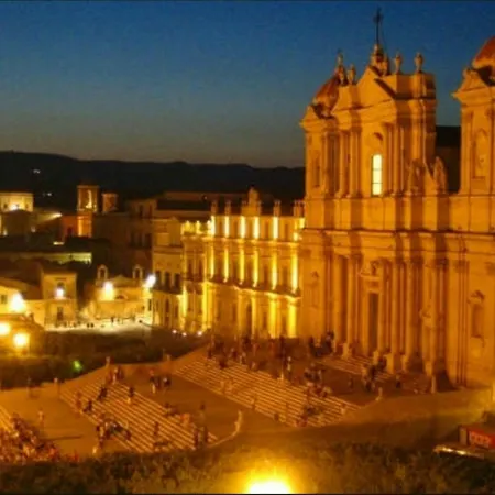Carlotta Con Piscina * Lido di Noto