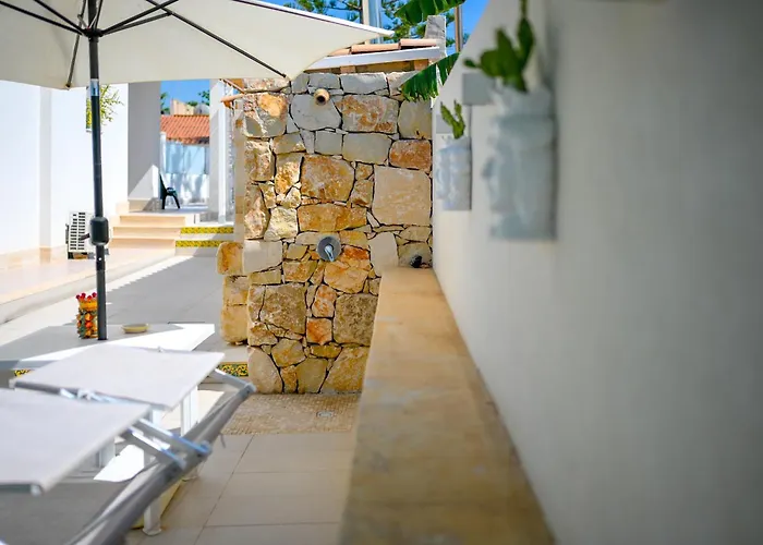 Carlotta Con Piscina